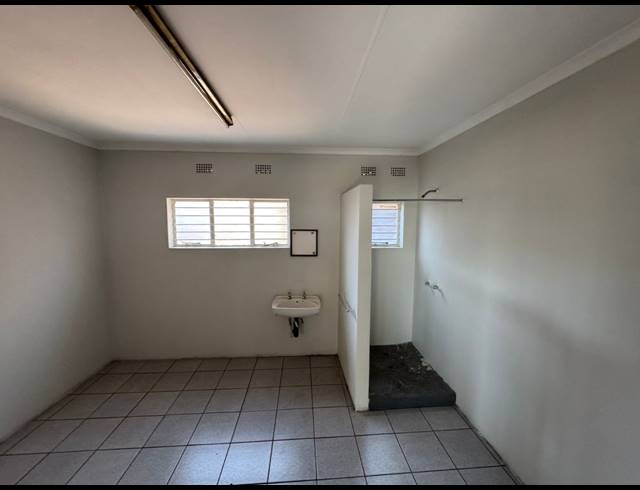 400M² WAREHOUSE TO LET IN WYNBERG